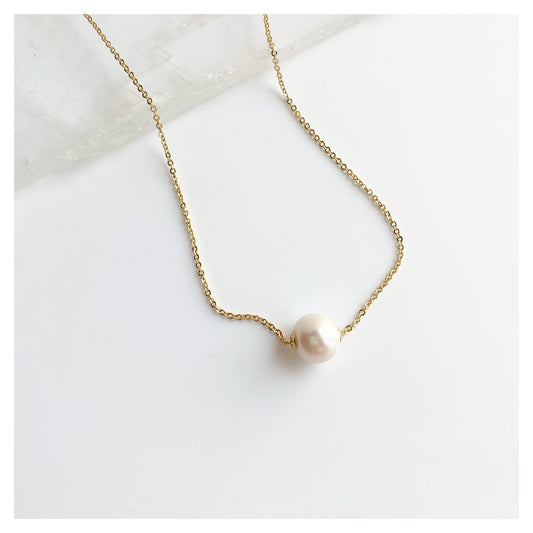 Solitaire Pearl Necklace