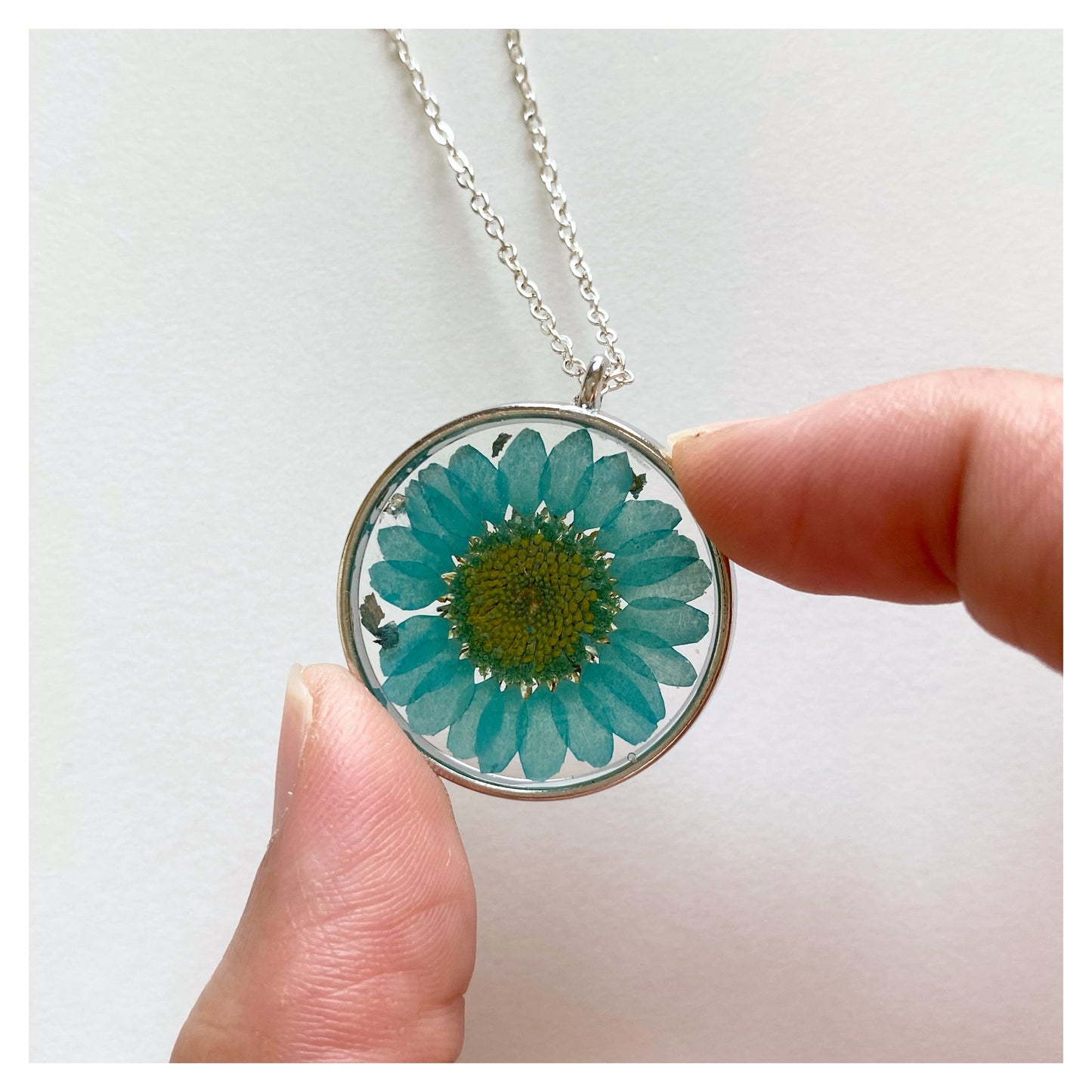 Blue Flower Round Silver Resin Necklace