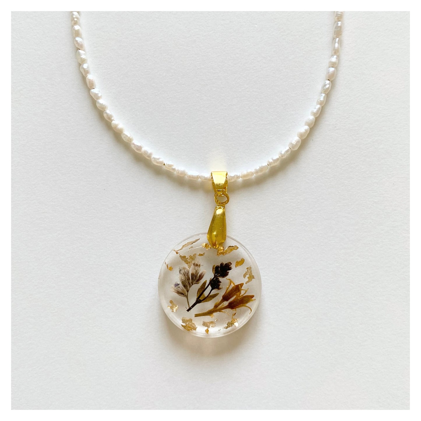 Dried Flower Round Resign Pearl Necklace